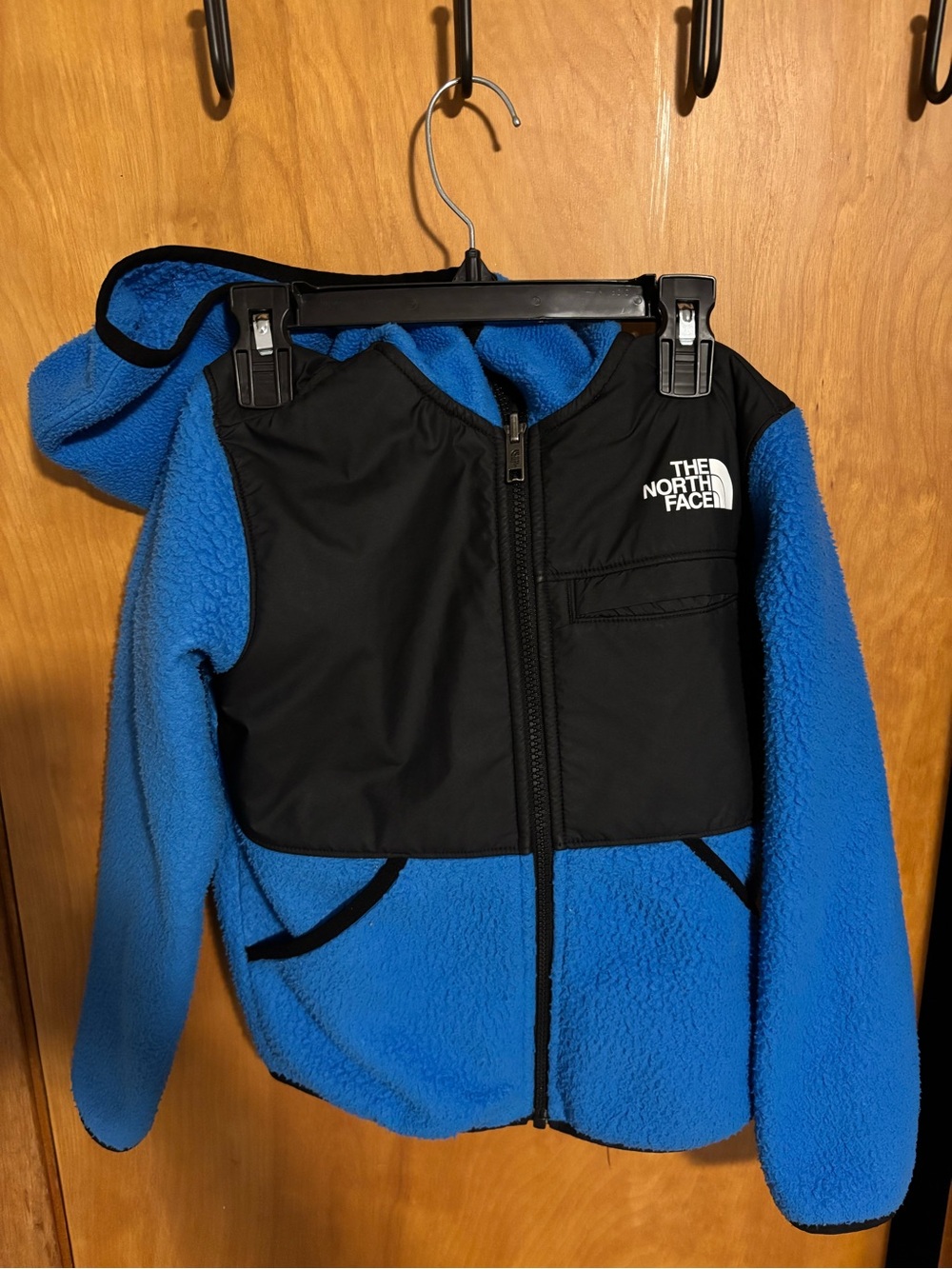 The North Face Boys Zip-Up Jacket w/ Hood
Size S Boys Blue The North Face Jacket